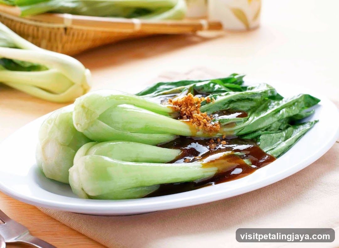 Steamed Bok Choy with Garlic and Sauce
