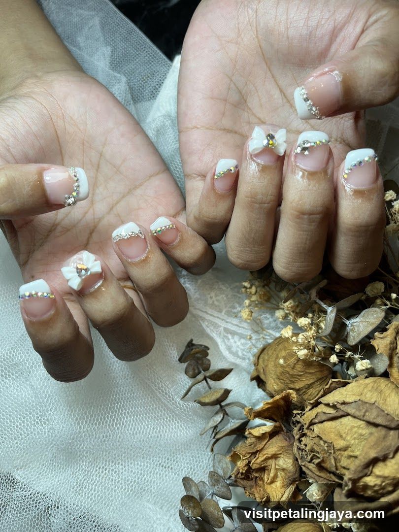 Nails with Bows and Rhinestones