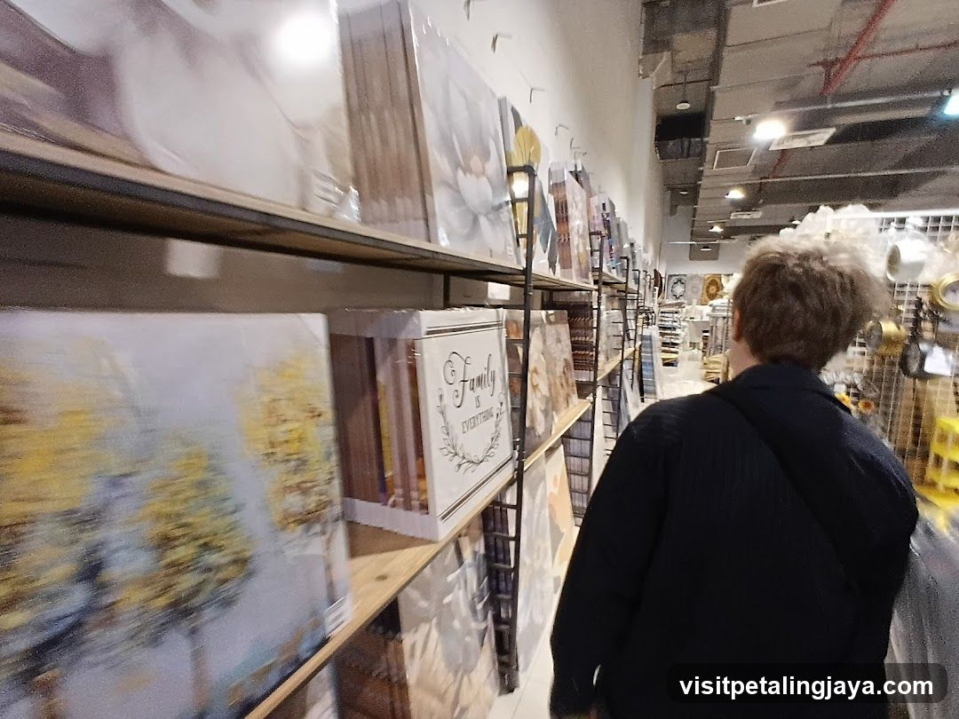 Art and Home Decor Store