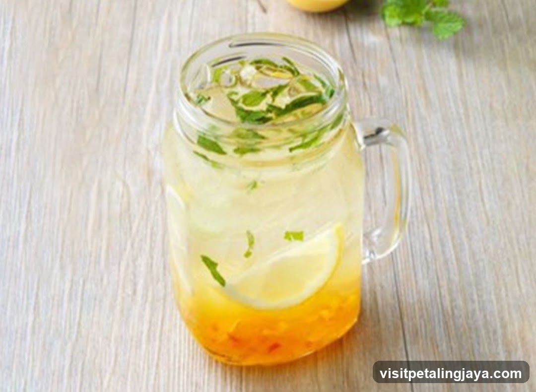 Lemon Mint Drink in Mason Jar