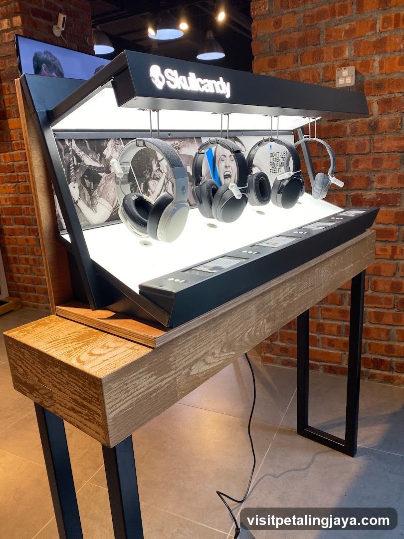 Skullcandy Headphones Display