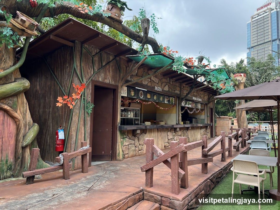 Outdoor Food Stalls with Seating