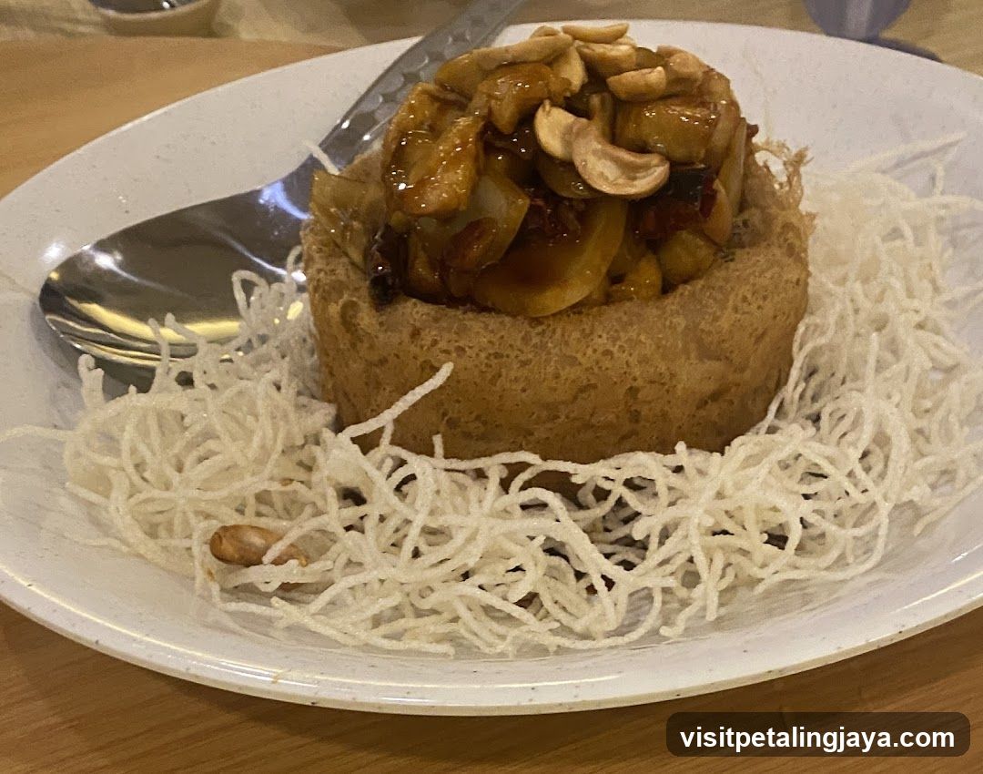 Fried Taro Nest with Cashew Chicken