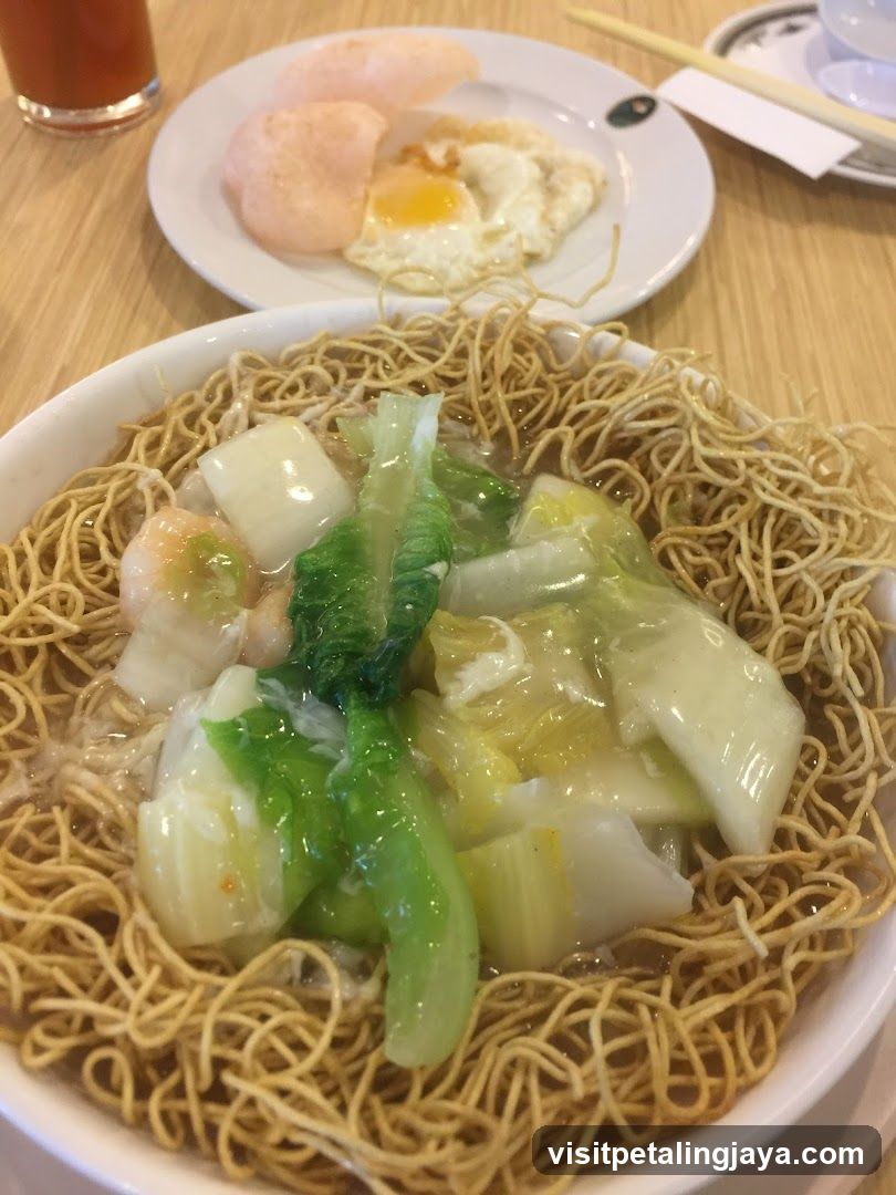 Crispy Noodles with Toppings