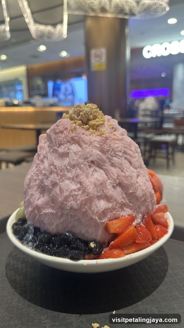 Strawberry shaved ice with toppings