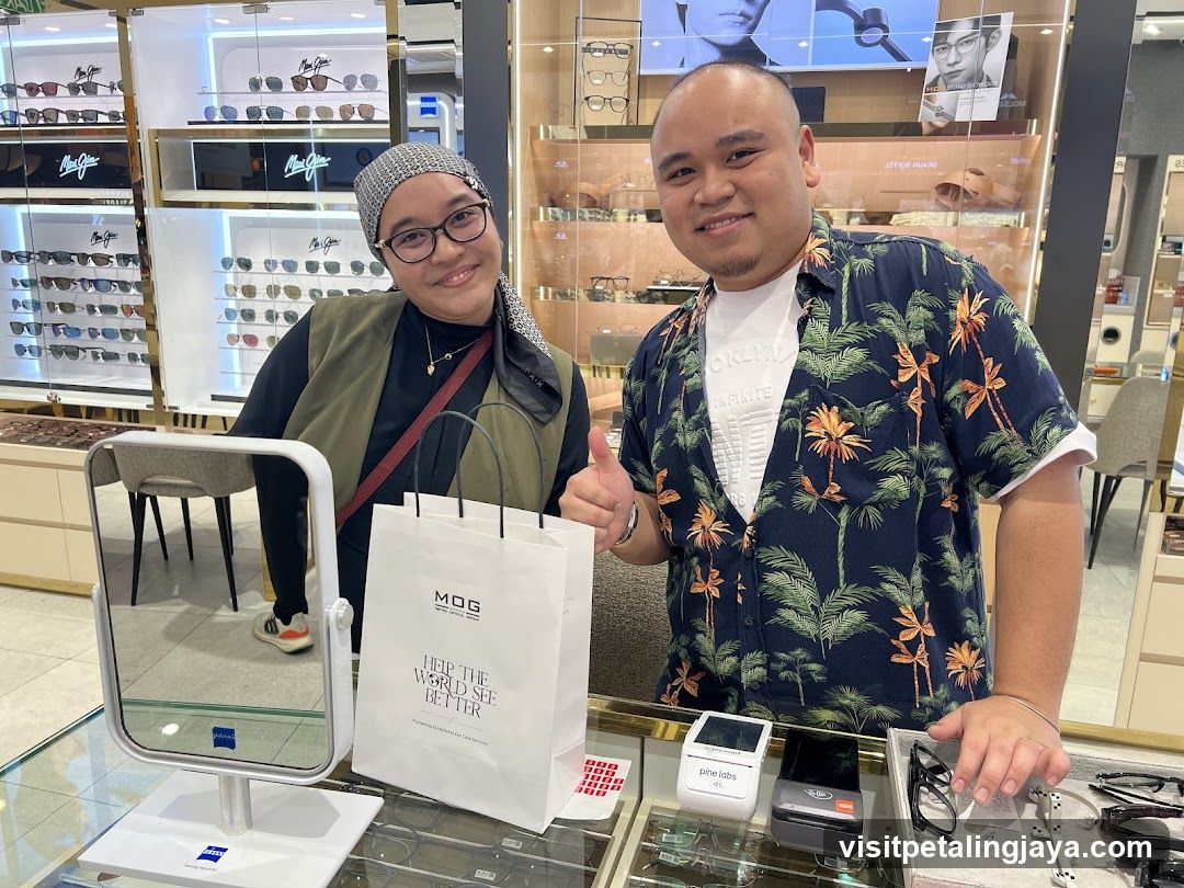 Optometry Store Staff