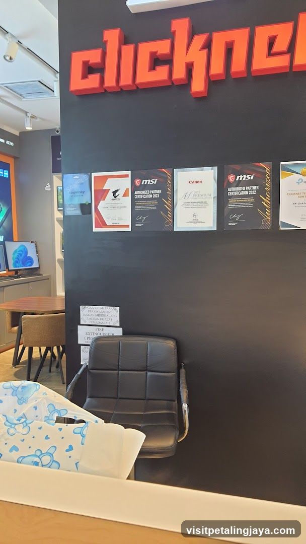 Clicknet Store Interior