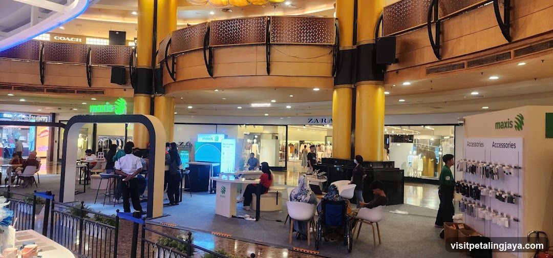 Maxis Accessories Booth in a Mall