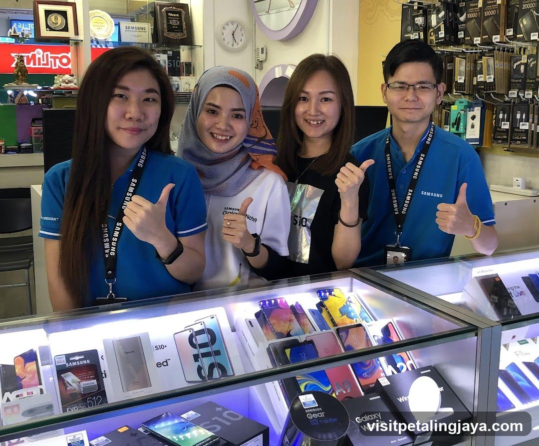 Samsung store employees