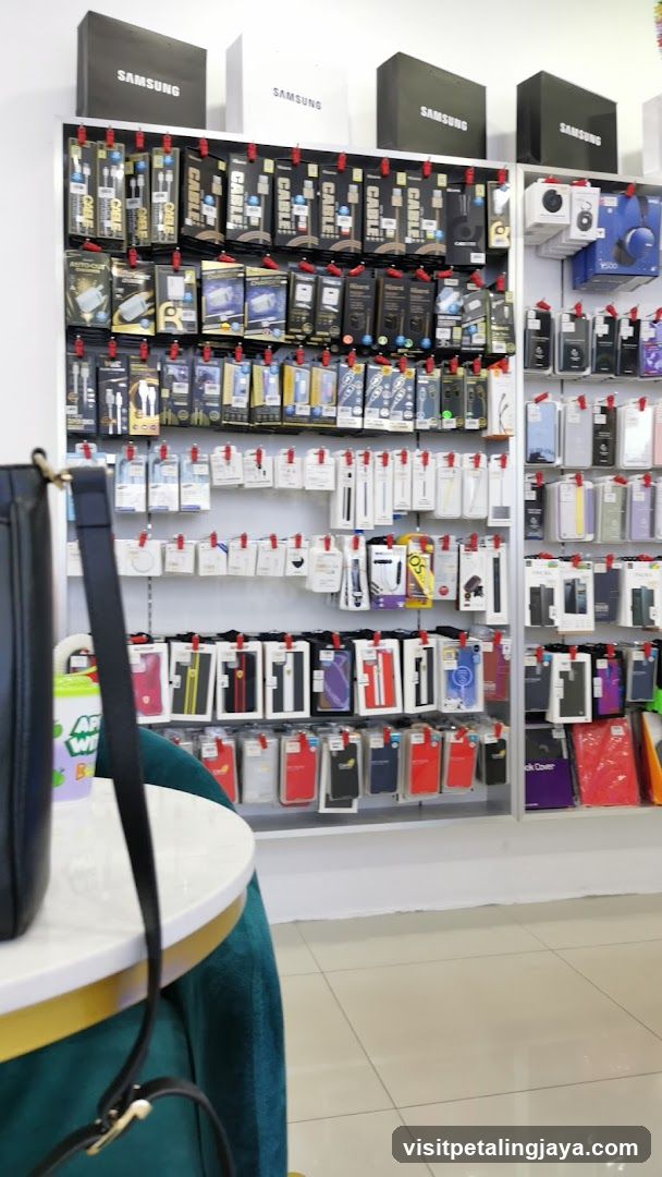 Electronics Accessories Display