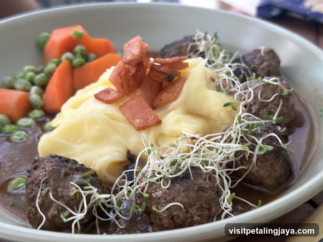 Meatballs with Mashed Potatoes and Vegetables