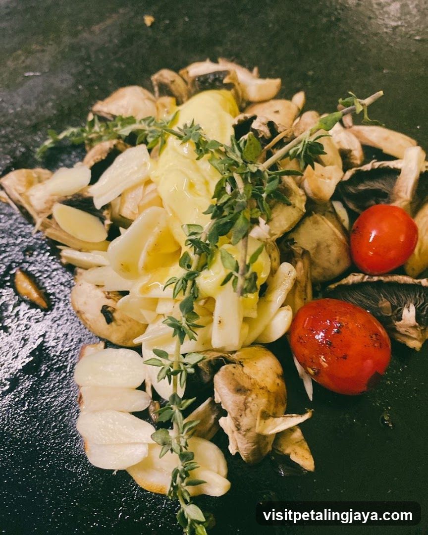 Sautéed Mushrooms and Garlic