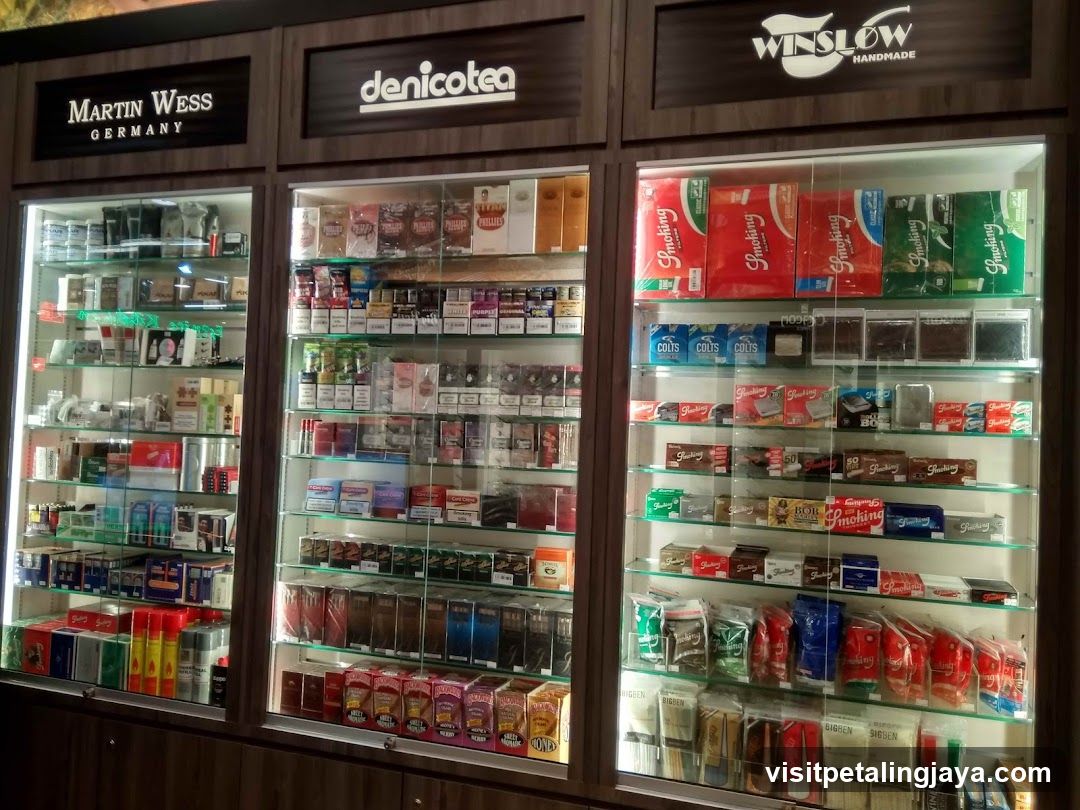 Display of tobacco products