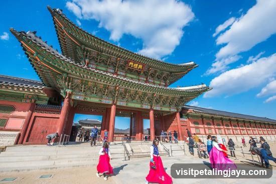 Gwanghwamun Gate at Gyeongbokgung Palace