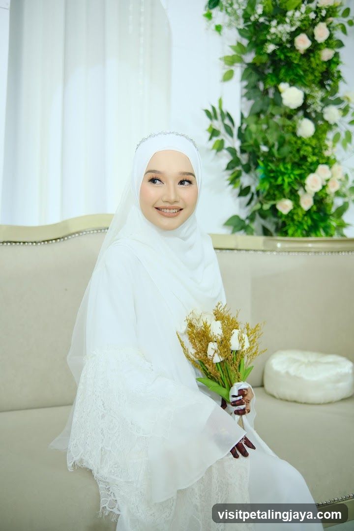 Bride holding a bouquet