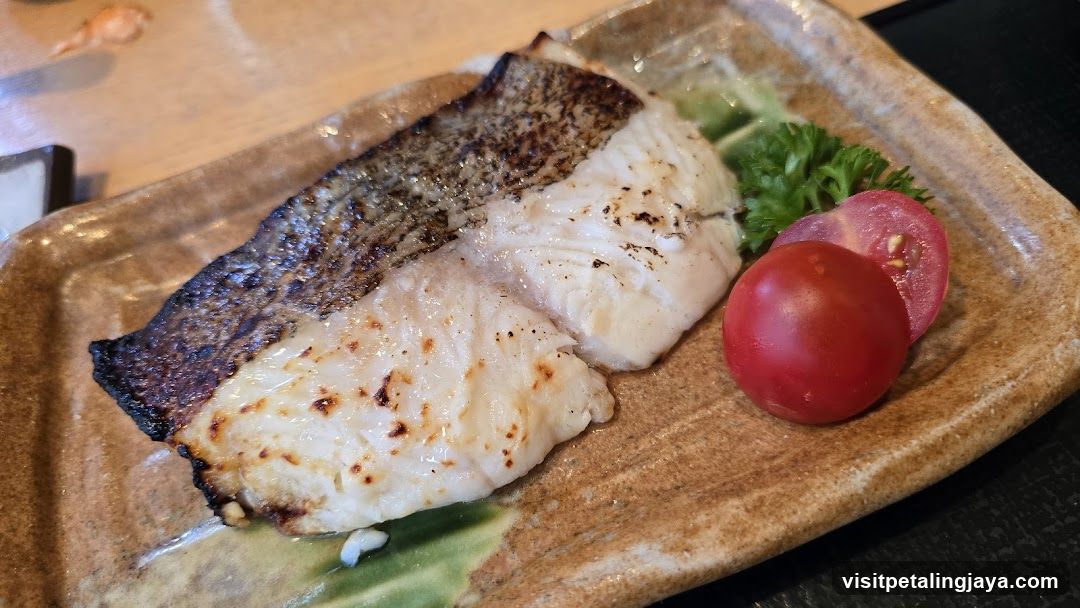 Grilled Fish with Tomato and Parsley