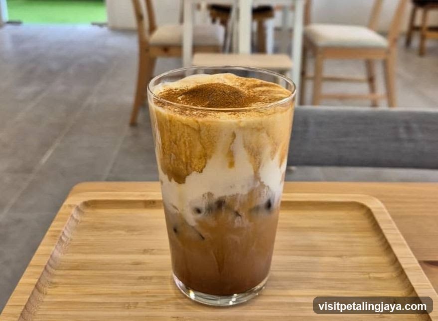 Iced Coffee with Cinnamon Dust