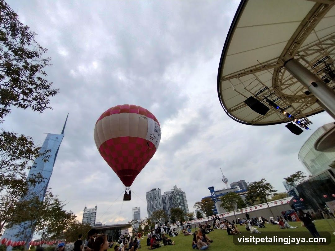 Hot air balloon festival in city park