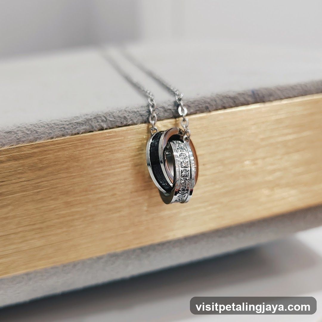 Interlocking Ring Pendant Necklace