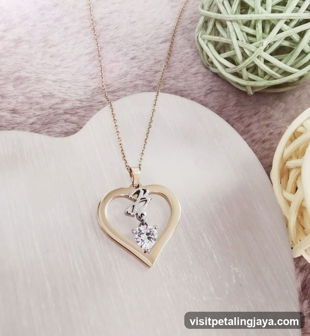 Heart Pendant Necklace Display