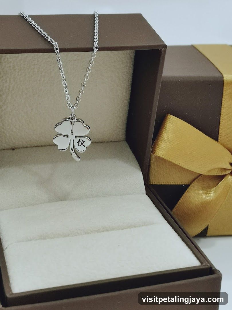 Four-leaf clover necklace in gift box