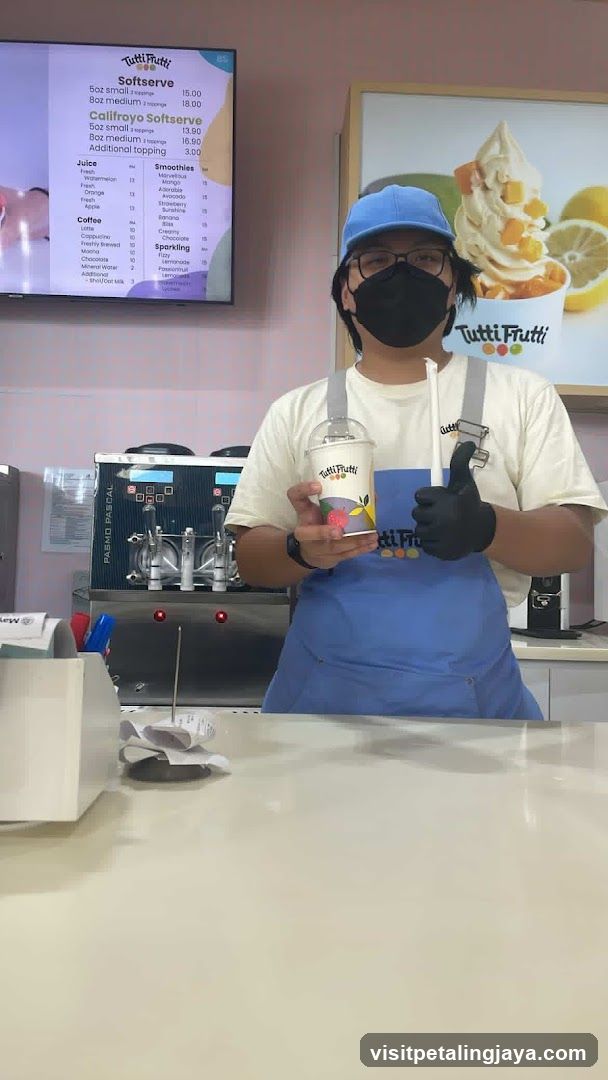 Tutti Frutti Employee