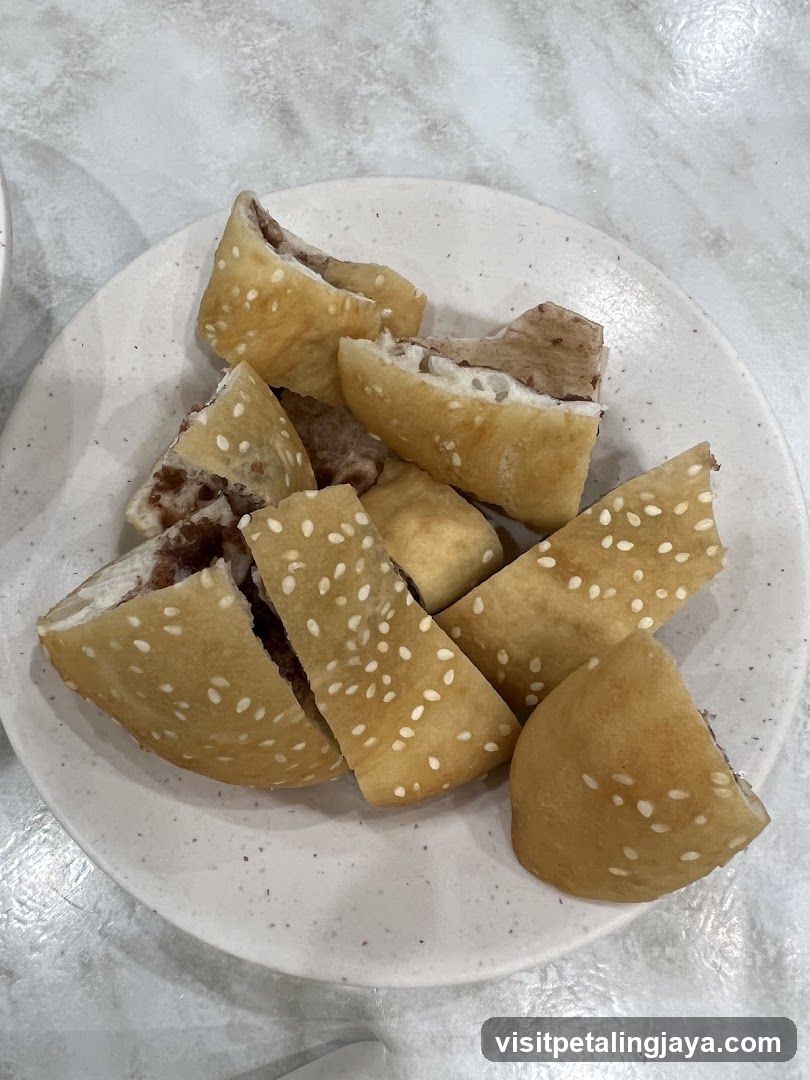 Fried Sesame Balls with Red Bean Filling