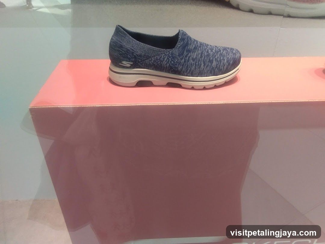 Skechers Shoe Display