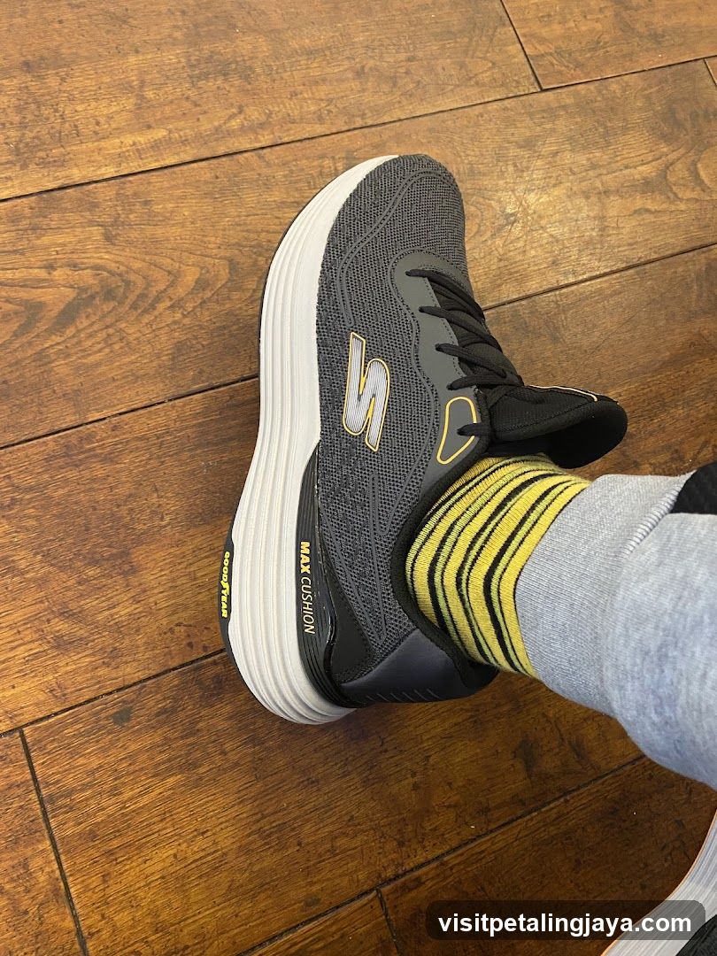 Skechers Max Cushion Shoe