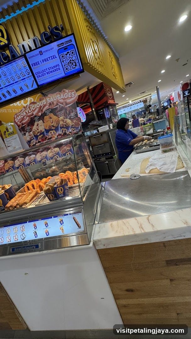 Auntie Anne's Pretzel Stand