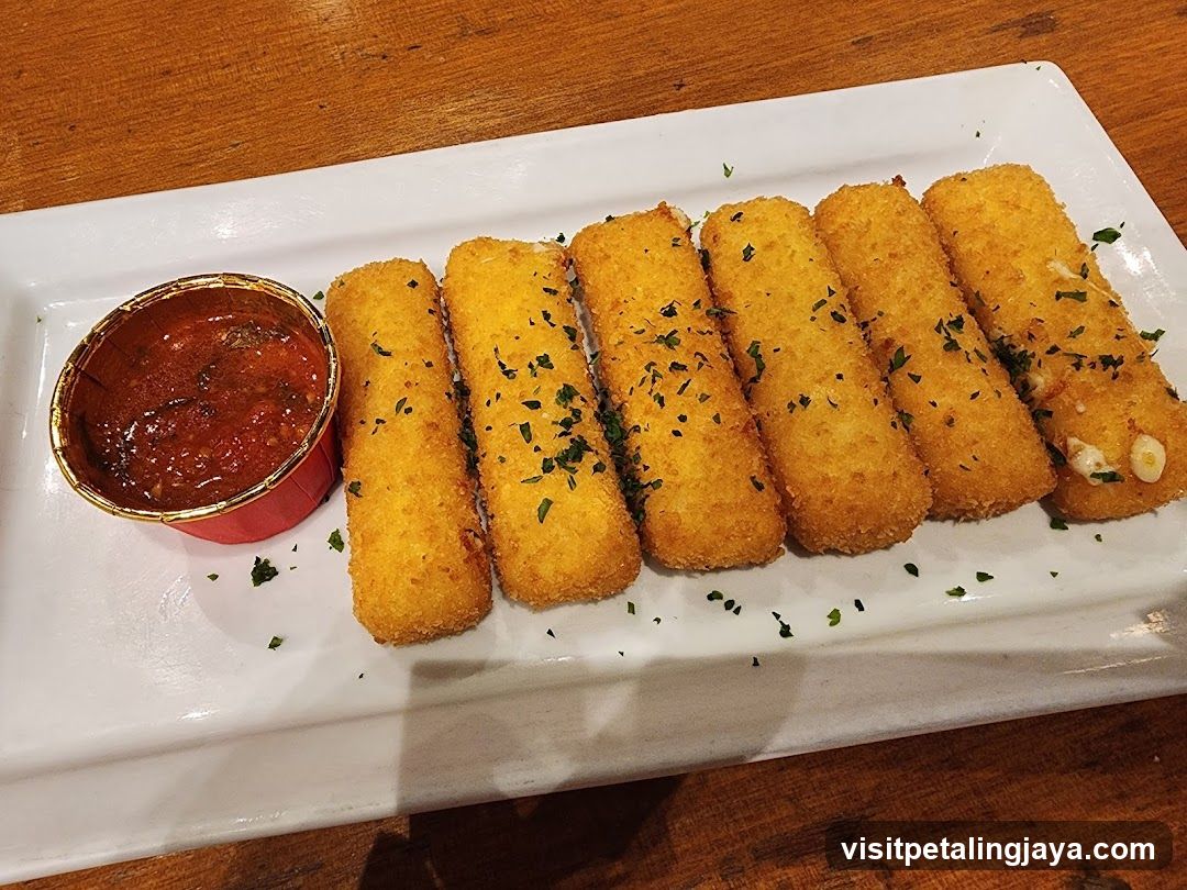 Mozzarella Sticks with Marinara Sauce