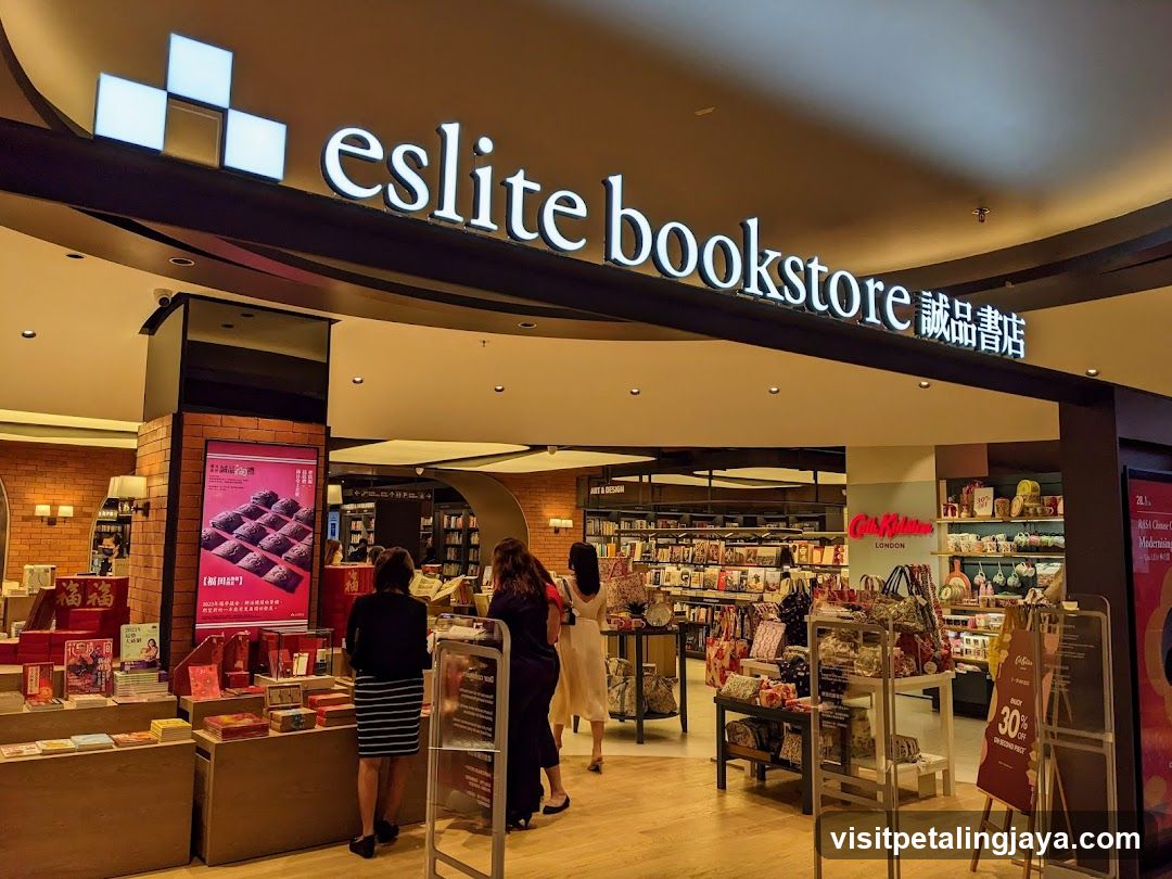 Eslibe Bookstore Interior