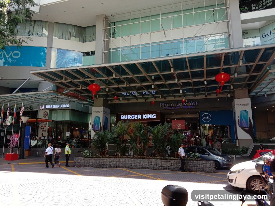 Plaza Low Yat Entrance