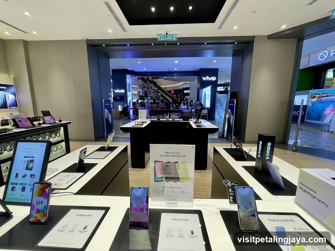 Galaxy Store Interior Display