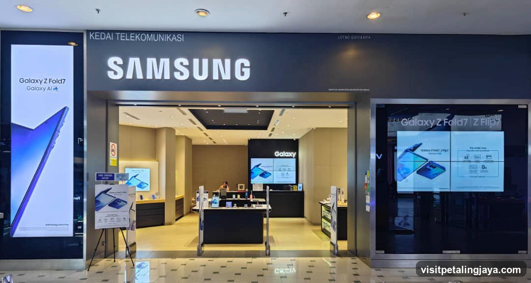 Samsung Experience Store Low Yat (Ground Floor)