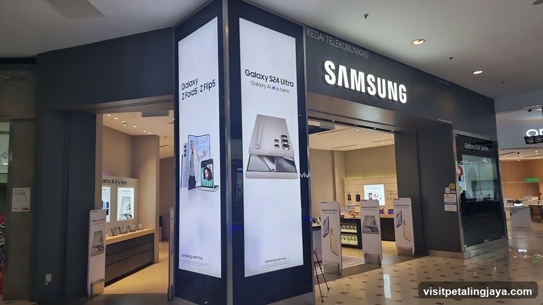 Samsung Experience Store Low Yat (Ground Floor)