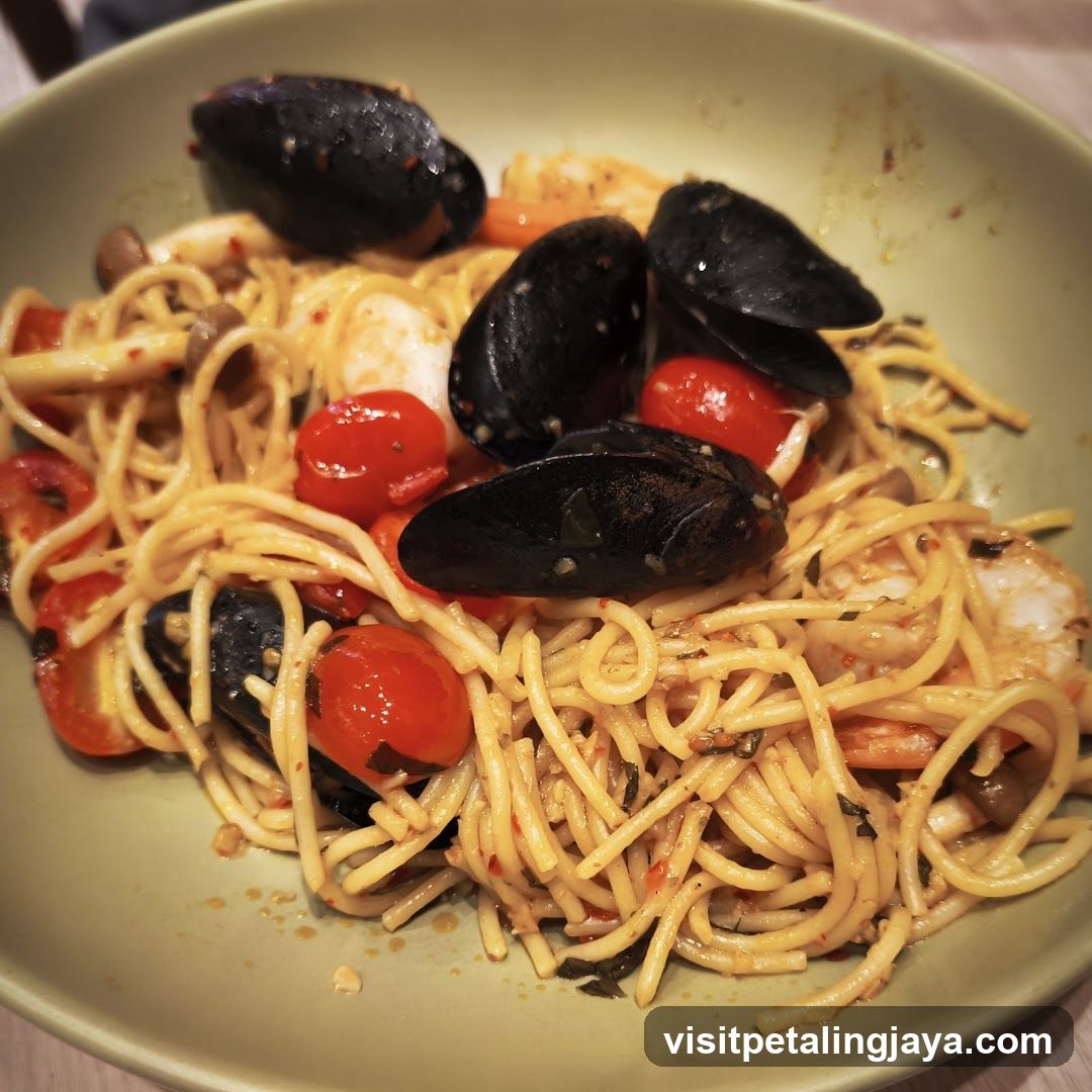 Spaghetti with Mussels and Tomatoes