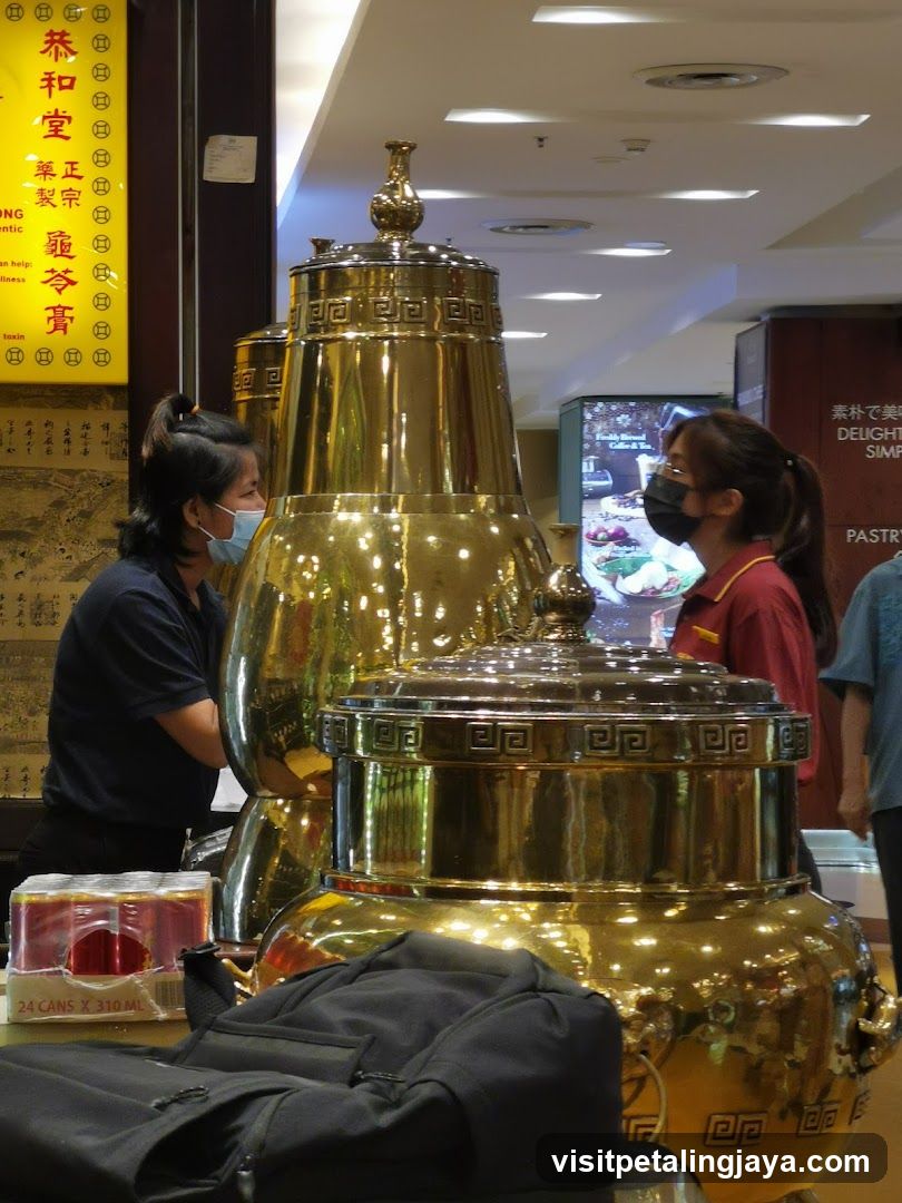 Traditional Chinese Medicine Shop