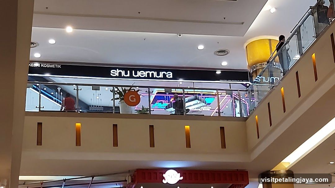 Shu Uemura Storefront