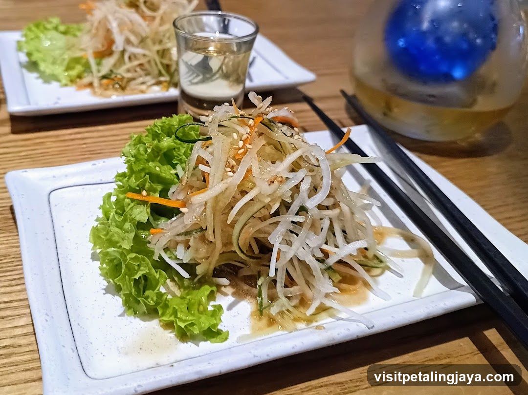 Salad with Lettuce and Sesame Seeds