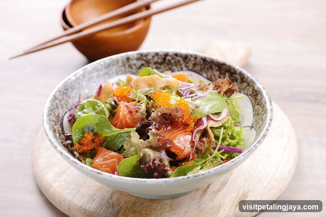 Salad Bowl with Salmon and Tuna Roe