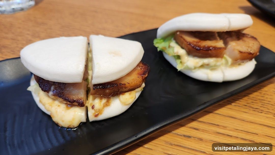 Bun Momo with Pork and Cheese