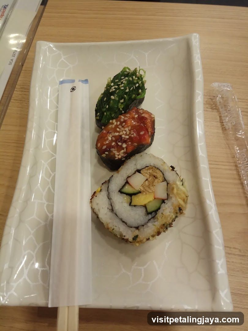 Sushi Plate with Three Pieces