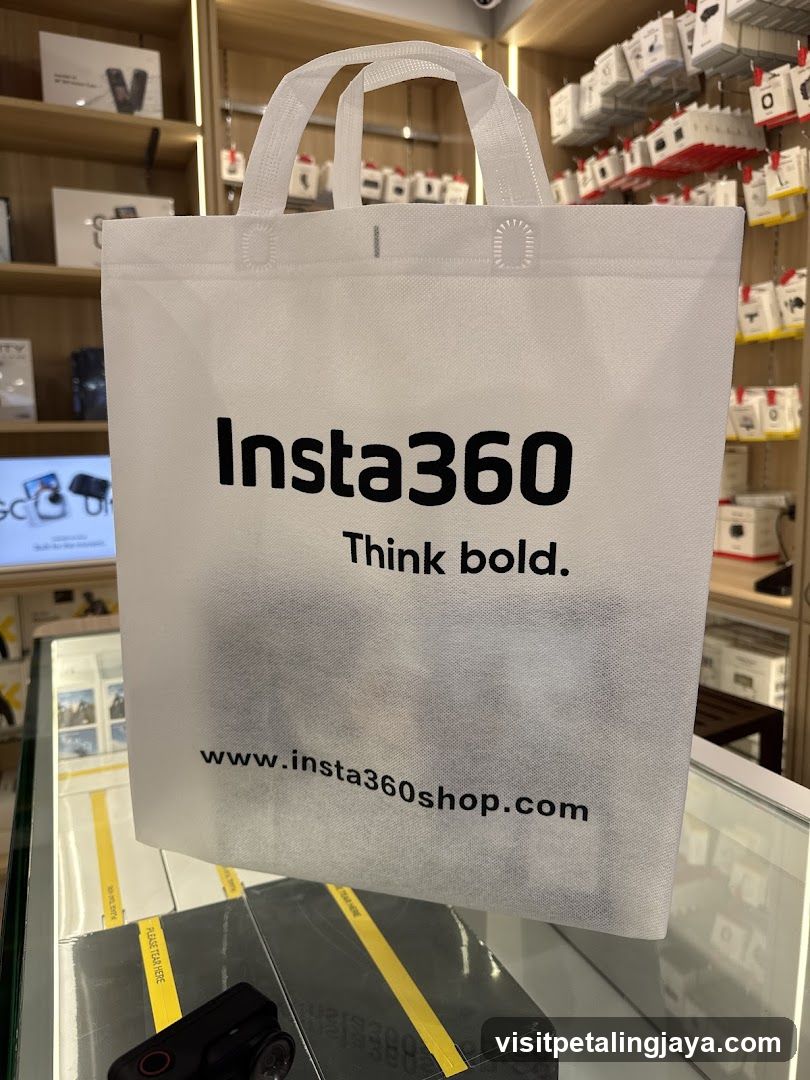 Insta360 Shop Interior