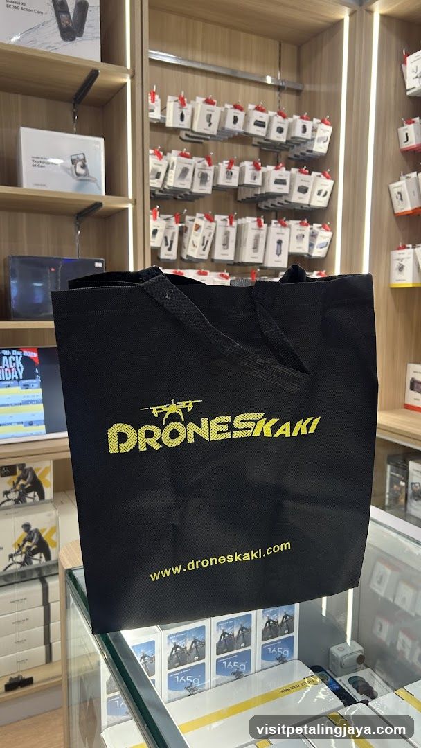 Drones Kaki Store Interior