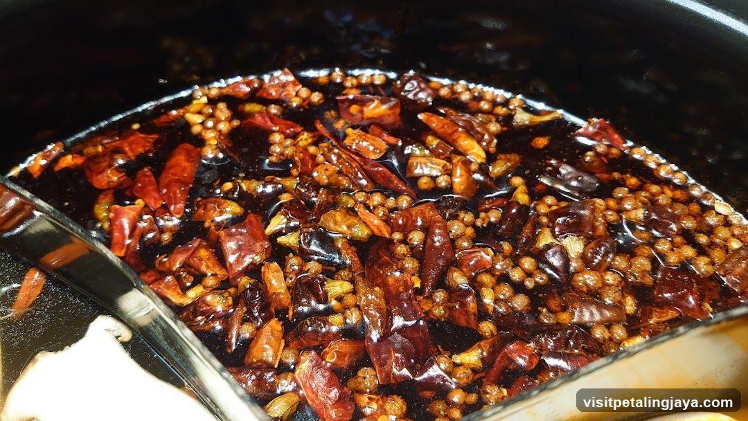Spicy Oil with Dried Chilies and Peppercorns