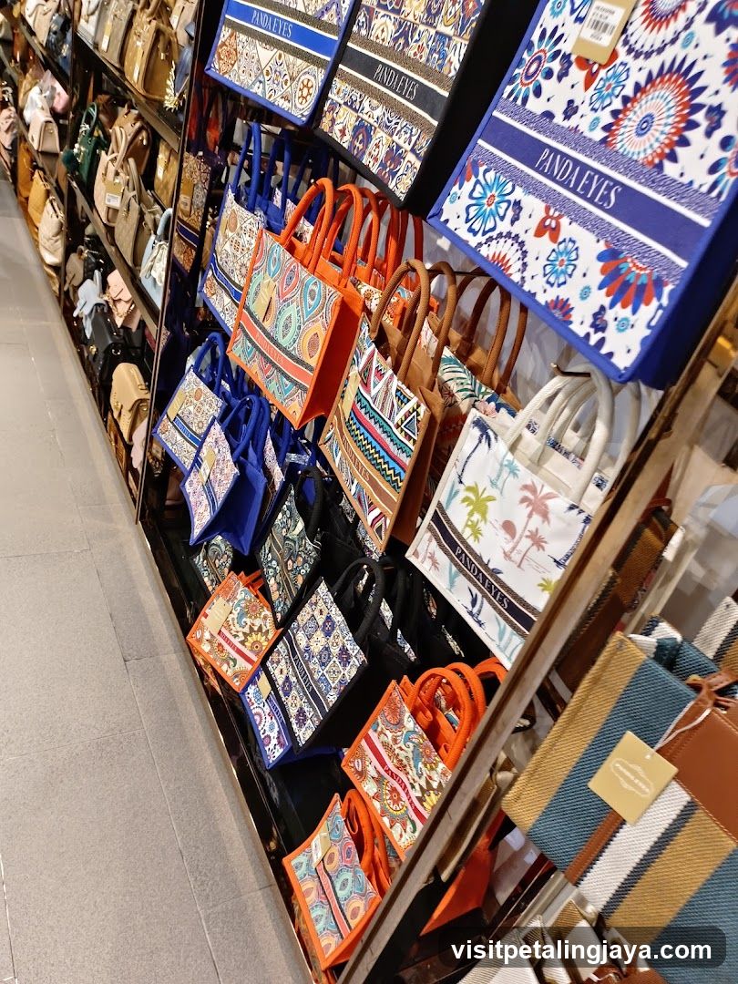 Trendy Handbag Display