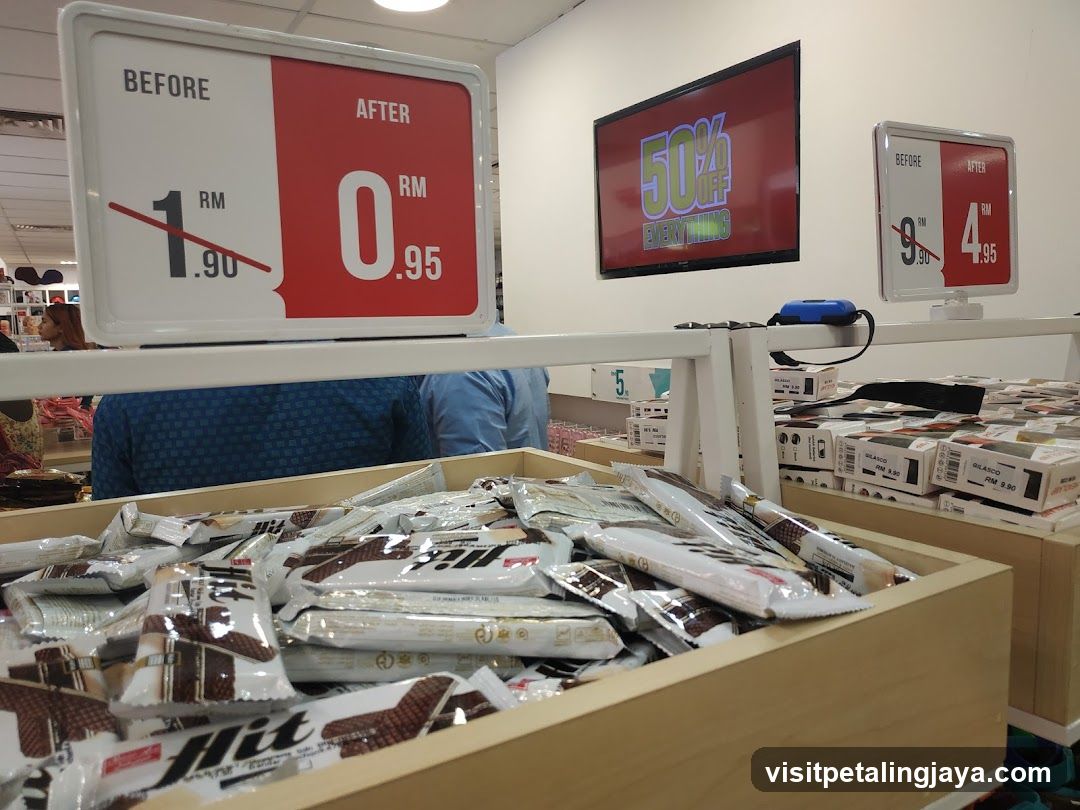 Discounted Snack Bars Display