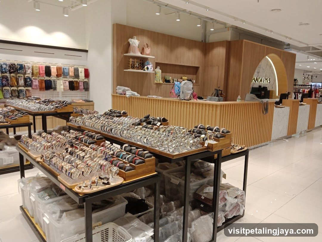 Jewelry Store Interior Display