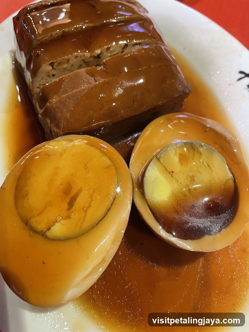 Braised Meat and Eggs with Sauce